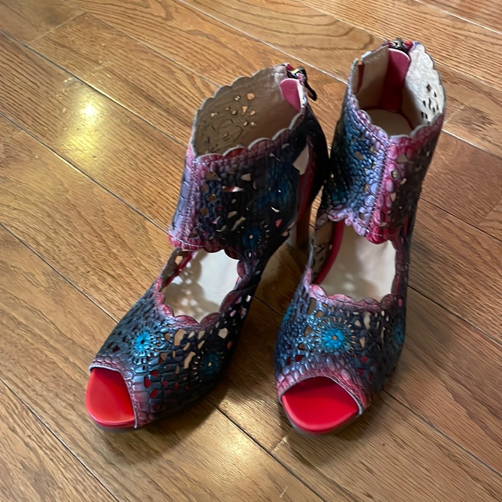 L’Artiste Loverlee Sandal size 8 brand new